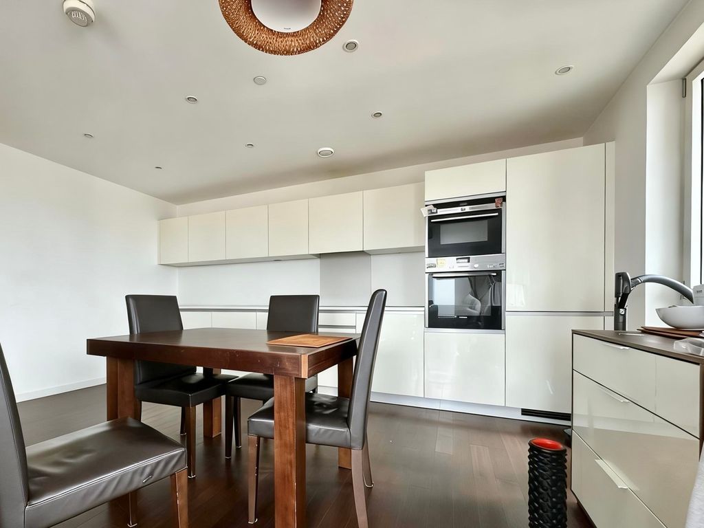 Property photo 3 of 28