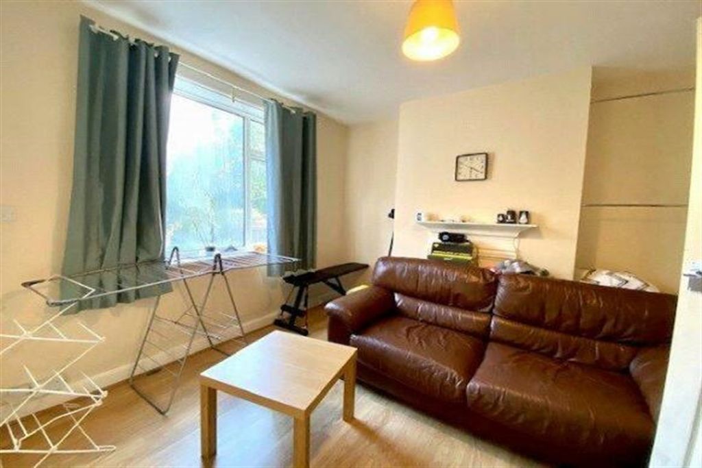 Property photo 2 of 4 (Main)