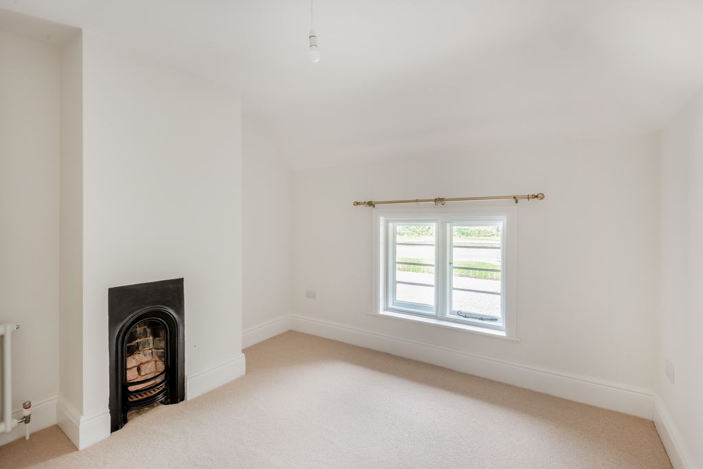 Property photo 2 of 11 8560463Interior02