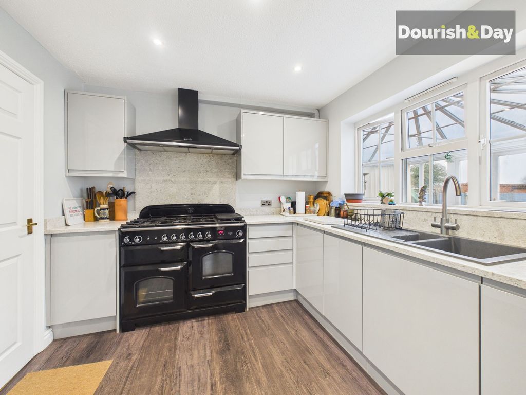 Property photo 3 of 27 Kitchen