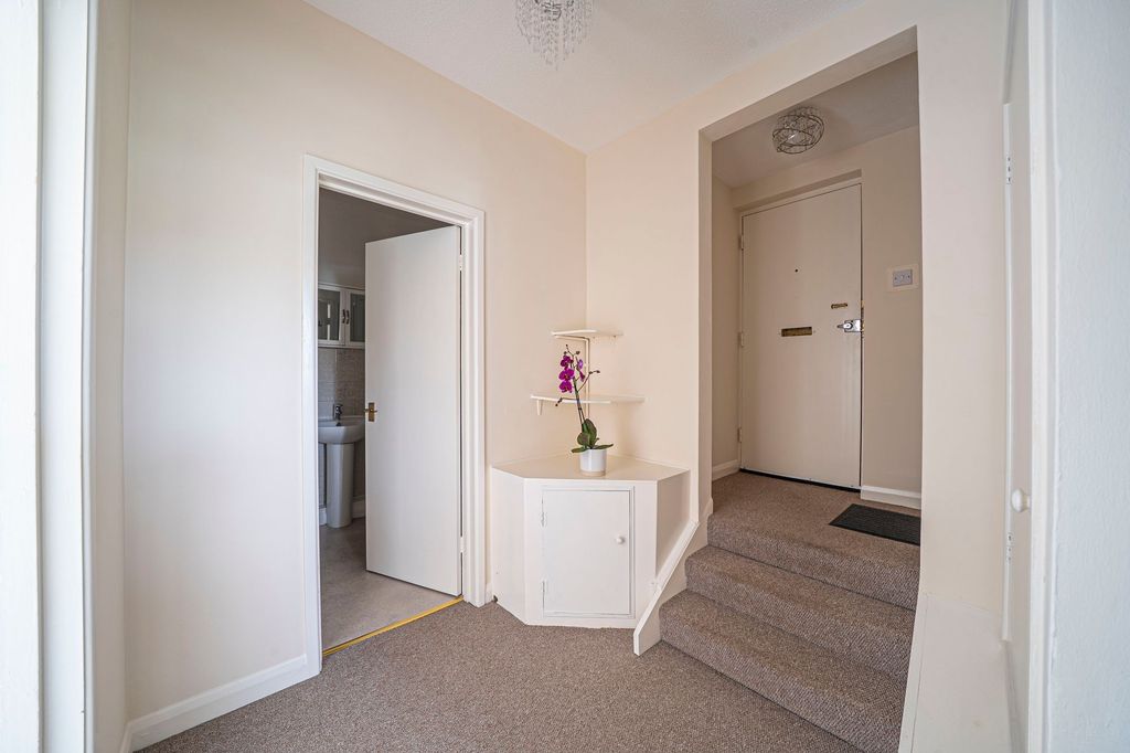 Property photo 3 of 22 Entrance Hallway