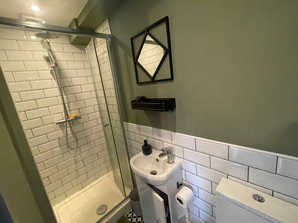 Property photo 3 of 10 En Suite.Jpeg