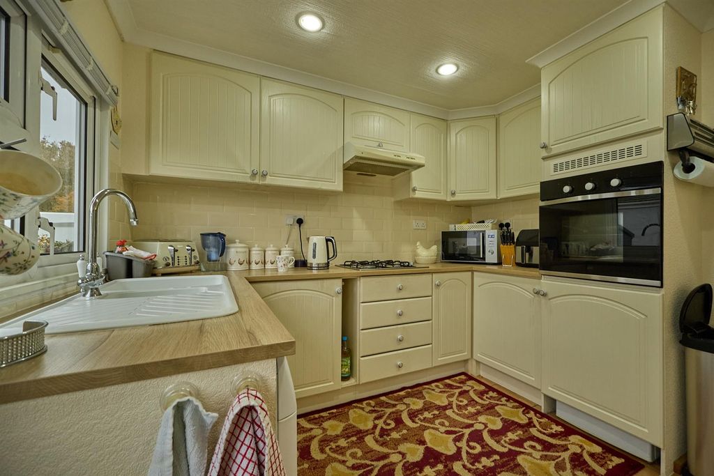 Property photo 2 of 13 Kitchen