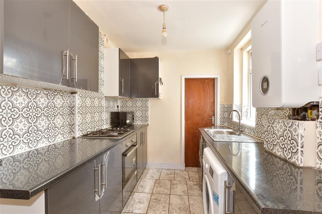 Property photo 3 of 9 Kitchen