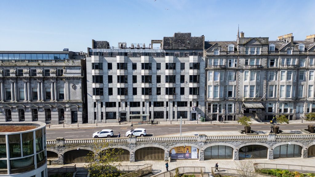 Property photo 1 of 9 Photo 9