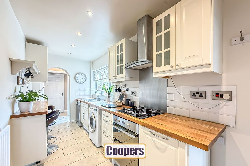 Property photo 3 of 14 Kitchen