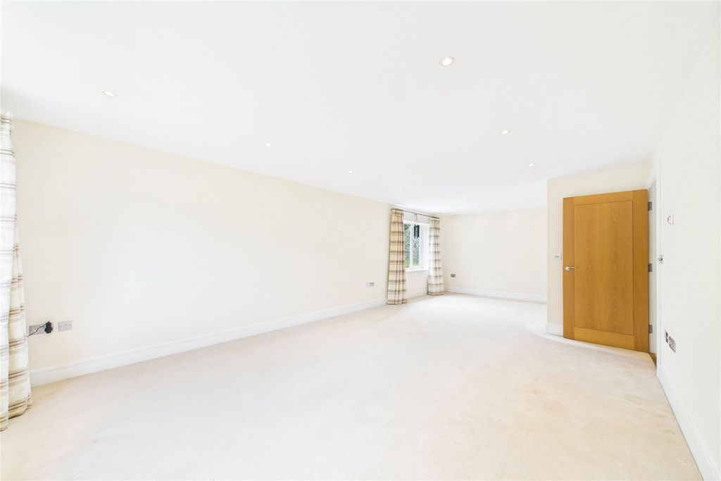 Property photo 2 of 9 Picture No. 01