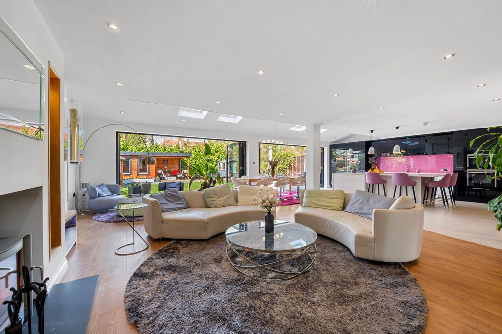 Property photo 3 of 17