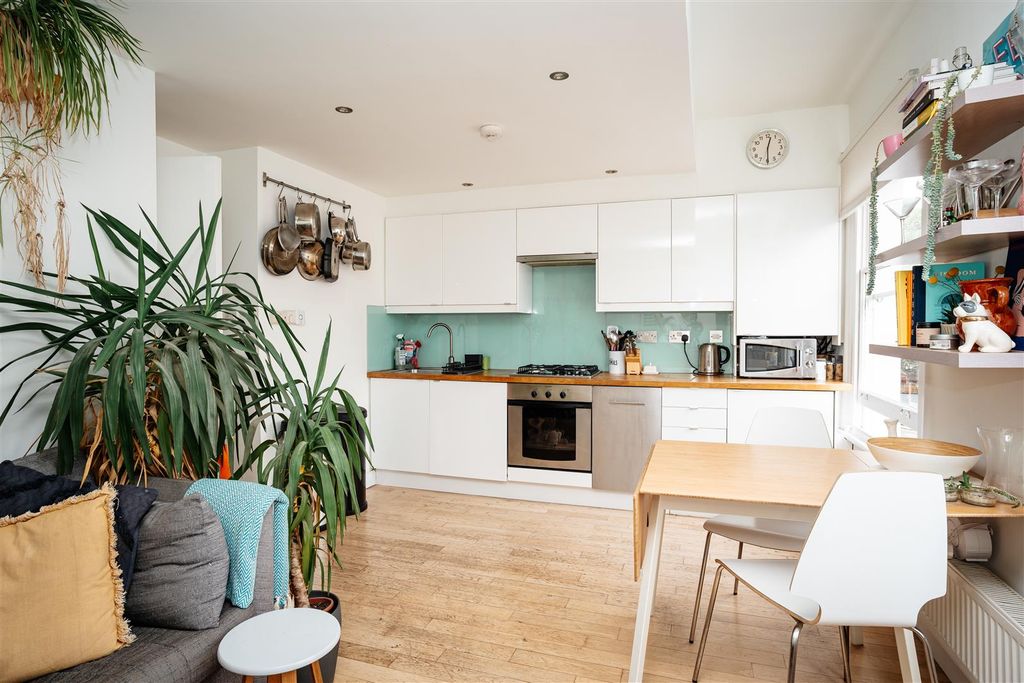 Property photo 2 of 13 Perth Rd-10.Jpg