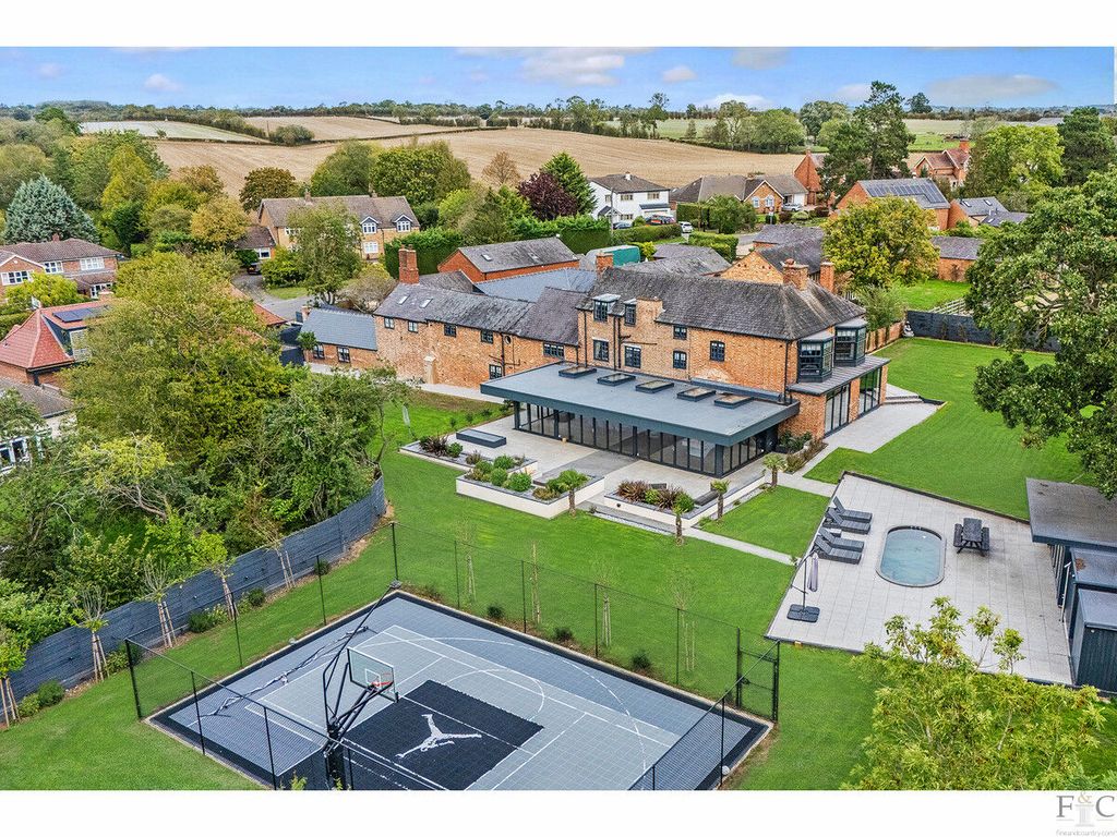 Property photo 1 of 50