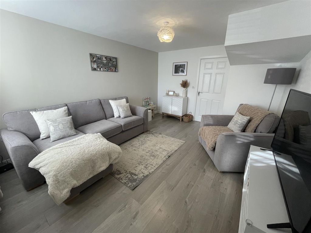 Property photo 2 of 19 43 Glan.Jpeg