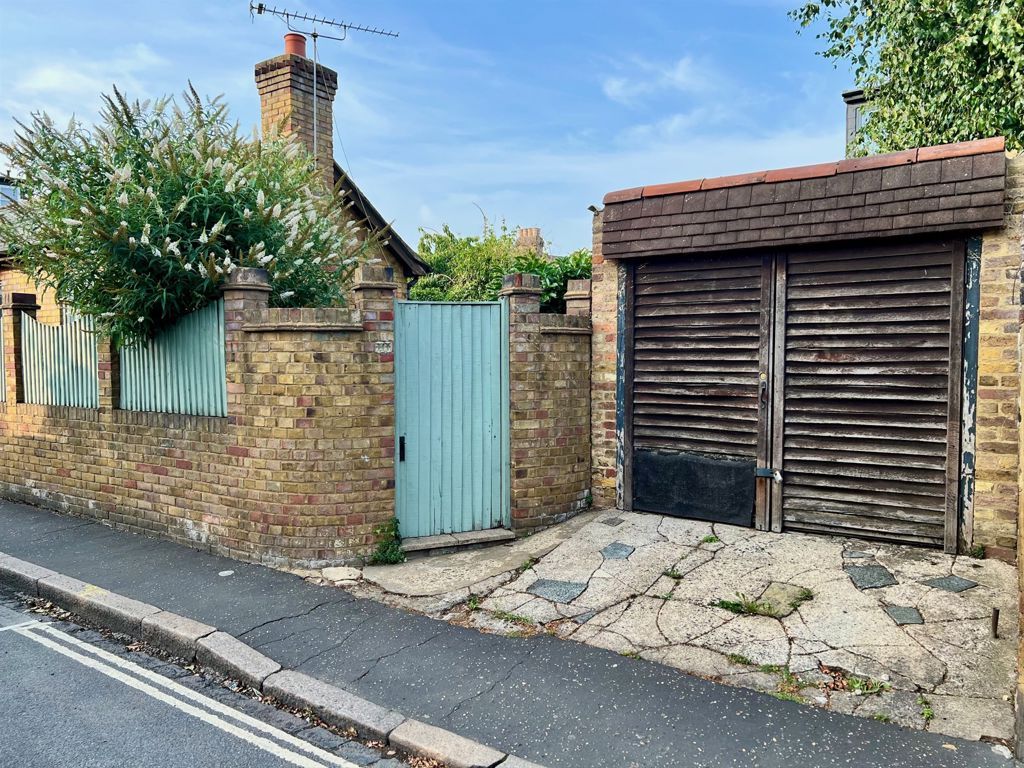 Property photo 3 of 11