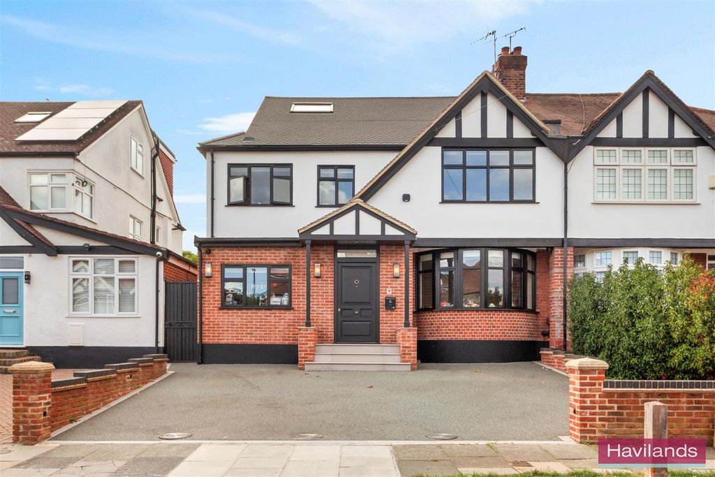 Property photo 1 of 28 52 Cheyne Walk, London N21 1De-With Watermark-16.J