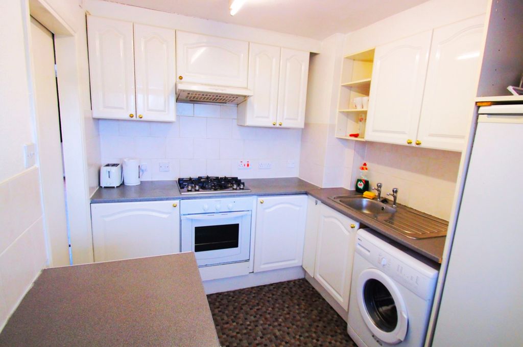 Property photo 1 of 13 Kitchen 2