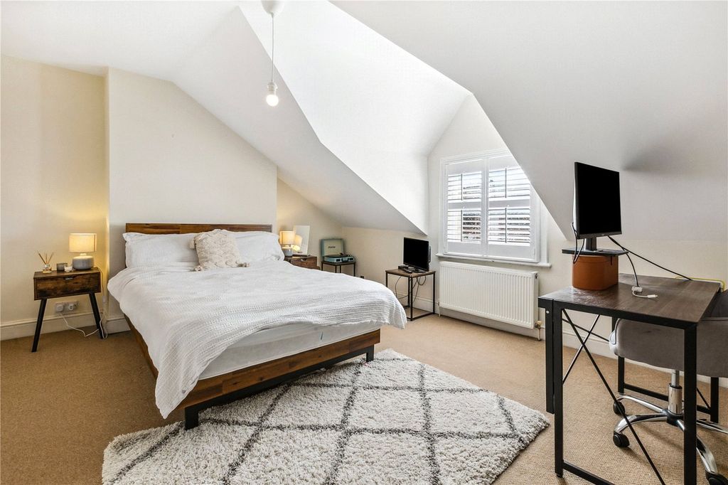 Property photo 3 of 7 Principal Bedroom