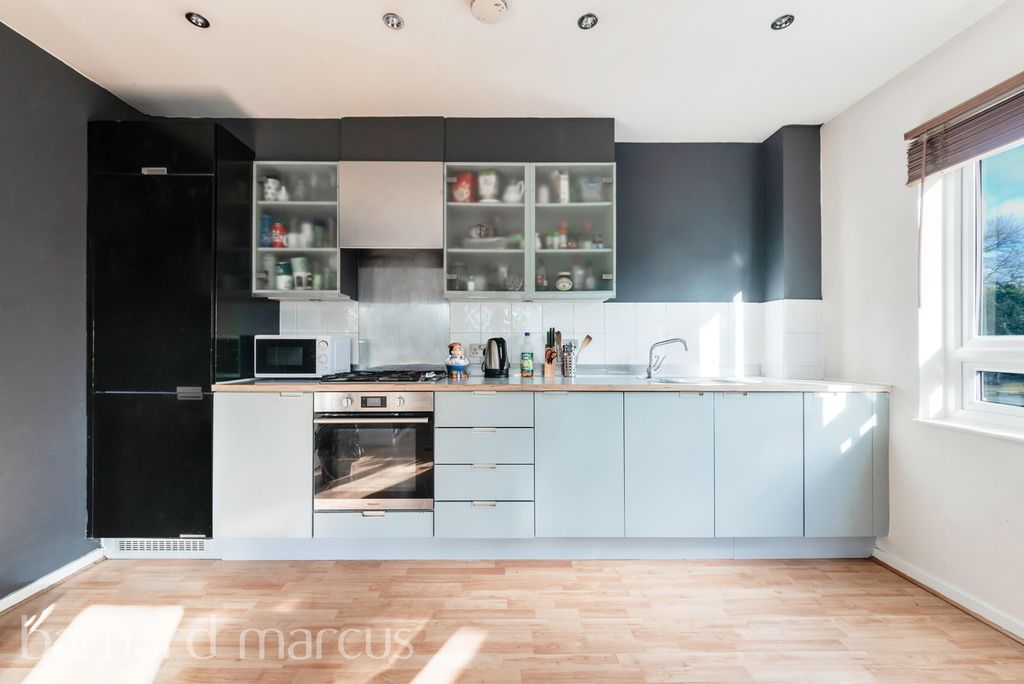 Property photo 1 of 6 Kitchen