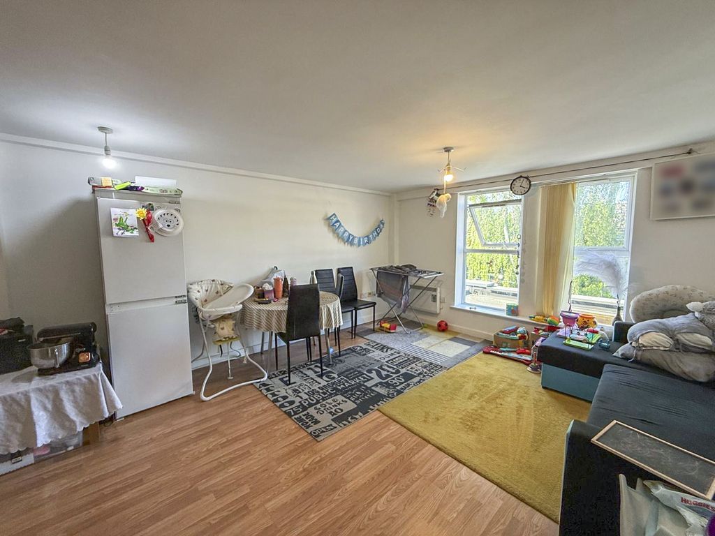 Property photo 2 of 8