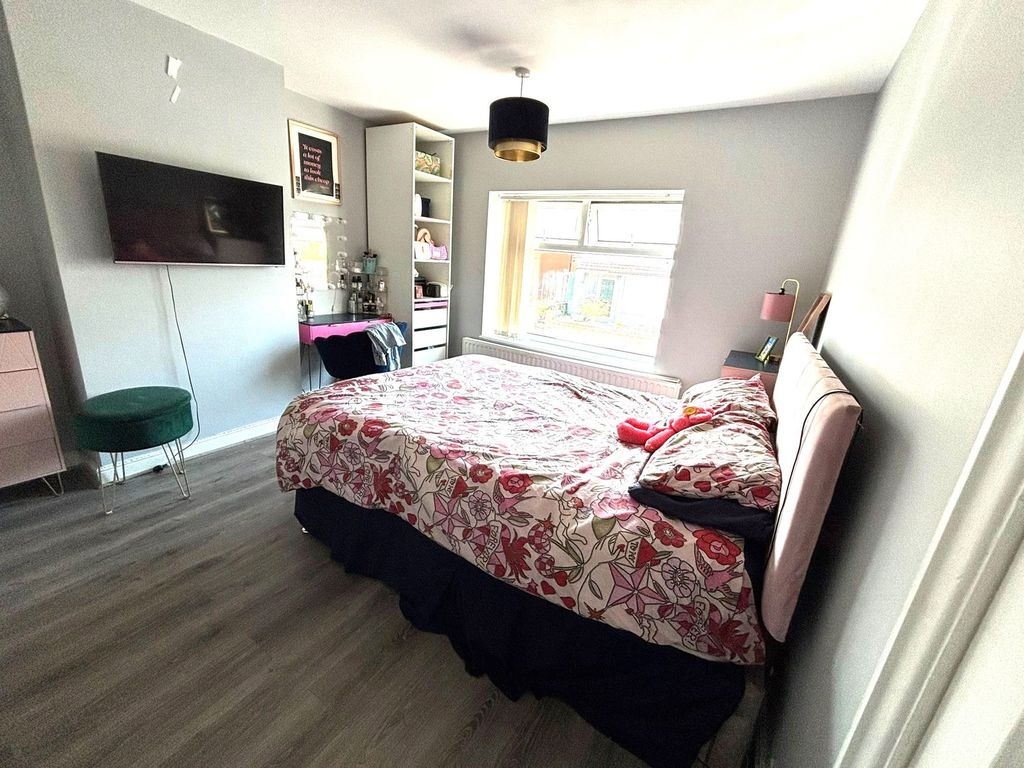 Property photo 3 of 11 Bedroom 1