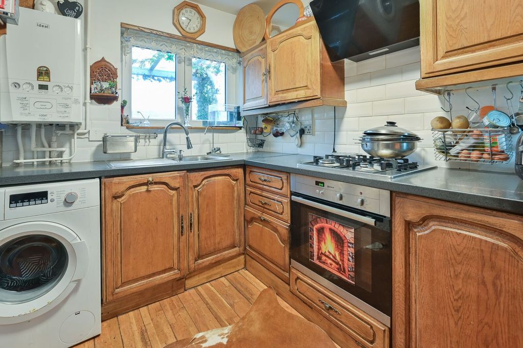 Property photo 2 of 10