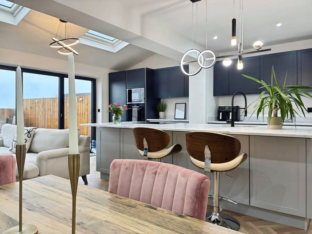 Property photo 3 of 49 4595776