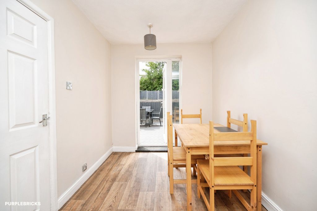 Property photo 3 of 27