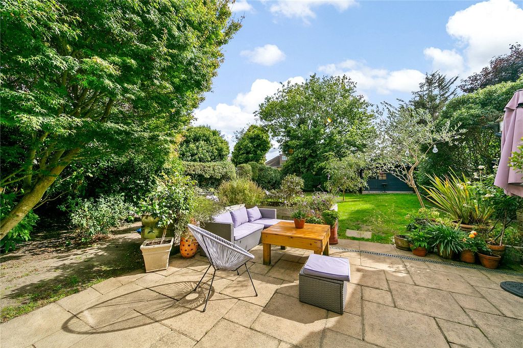 Property photo 2 of 18 Picture No. 16