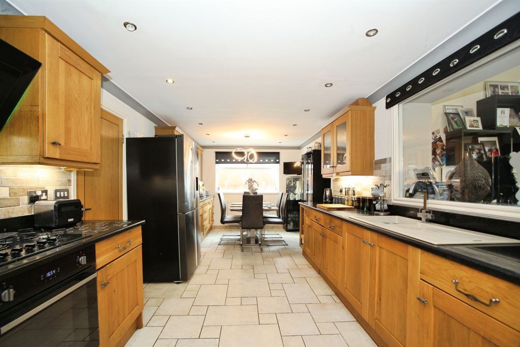 Property photo 2 of 26