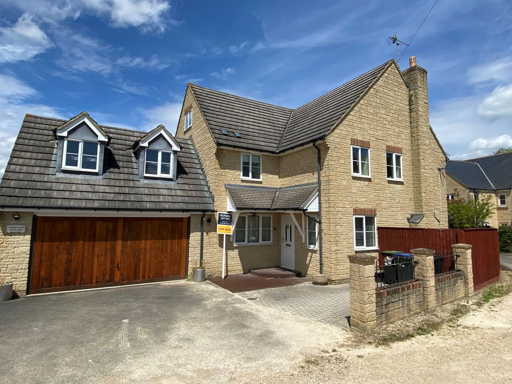 Property photo 1 of 17 Frontshotcornerhouse
