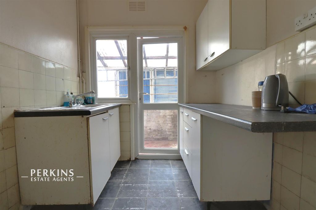 Property photo 2 of 8 Kitchen.Jpg