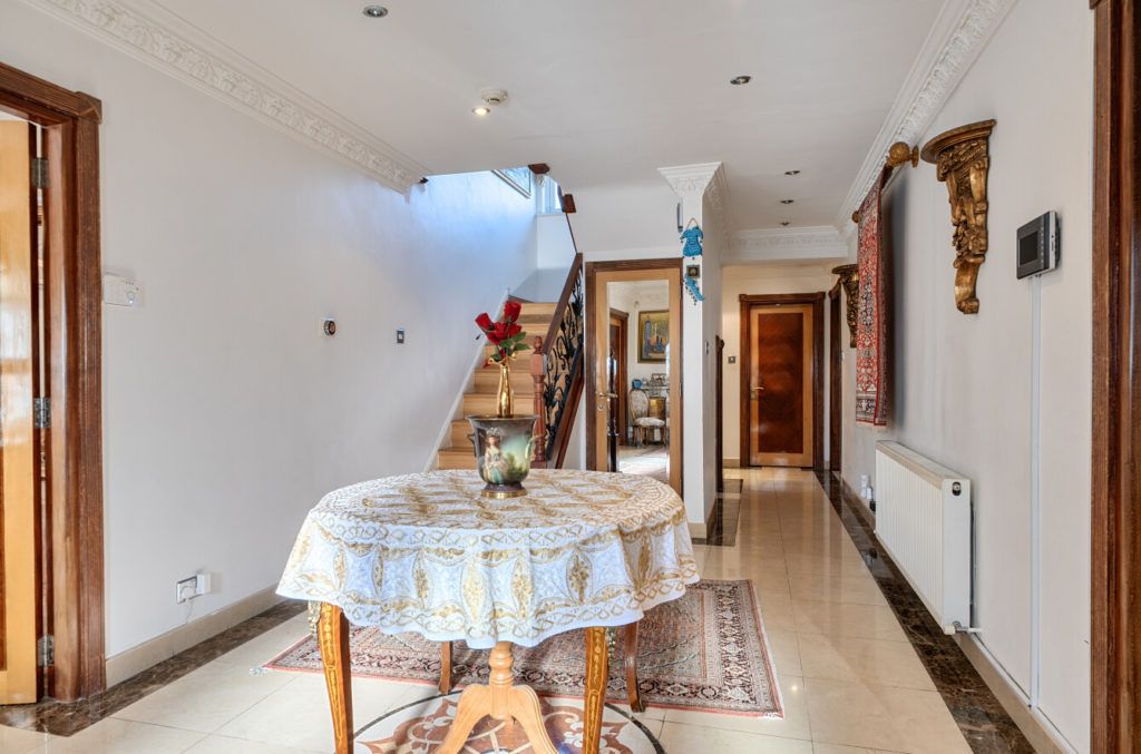 Property photo 3 of 23