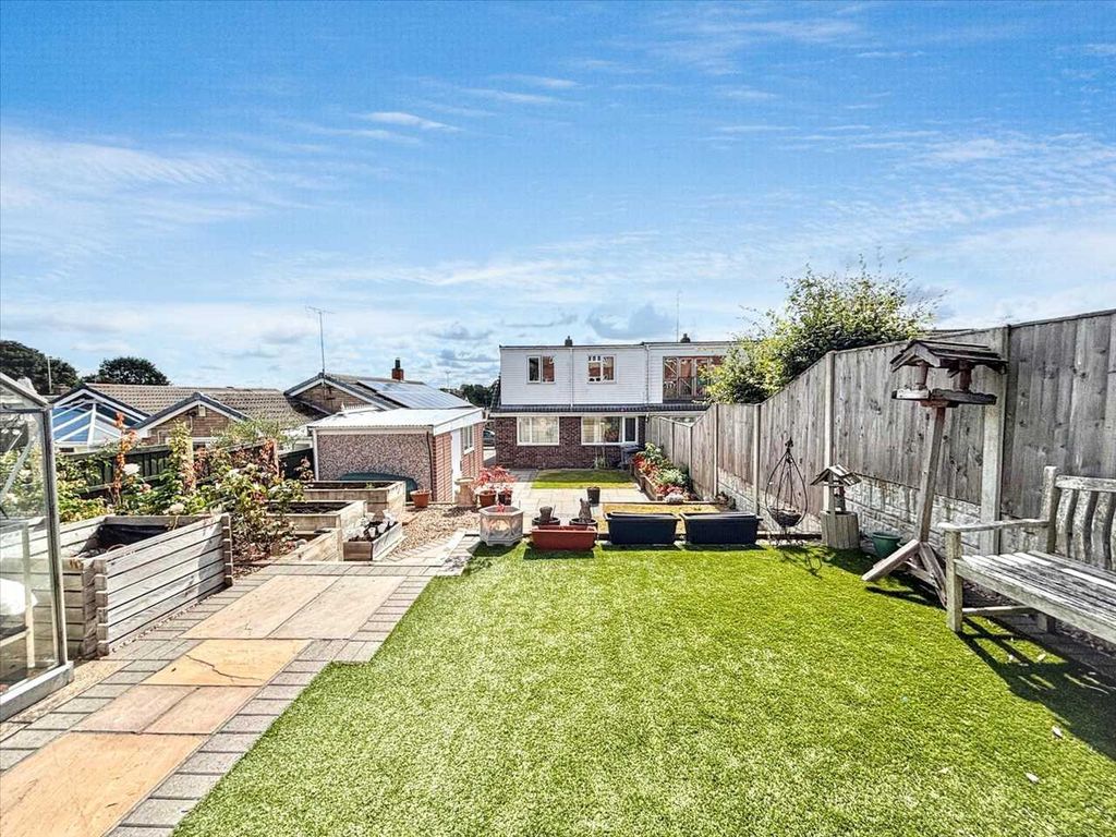 Property photo 2 of 24 Garden