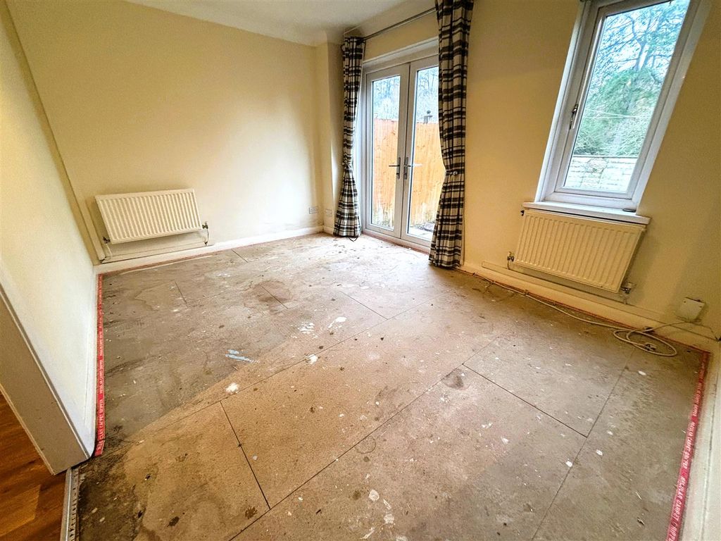 Property photo 3 of 15 Living Room