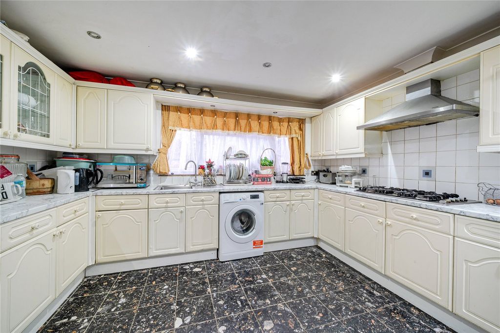 Property photo 2 of 20 Picture No. 15