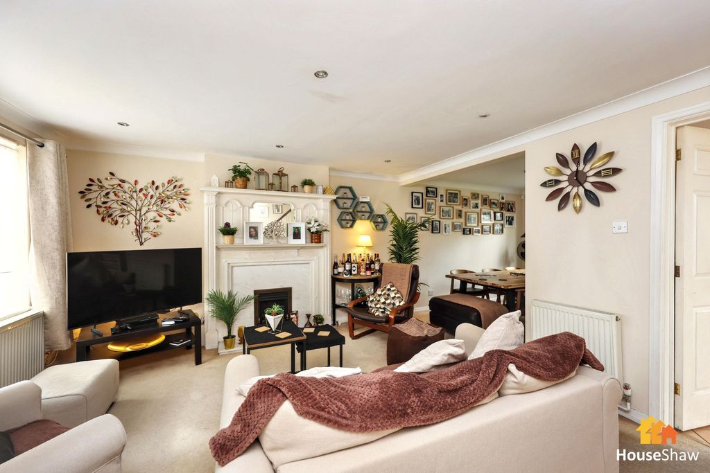 Property photo 3 of 27