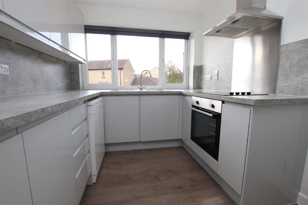 Property photo 2 of 17 Kitchen