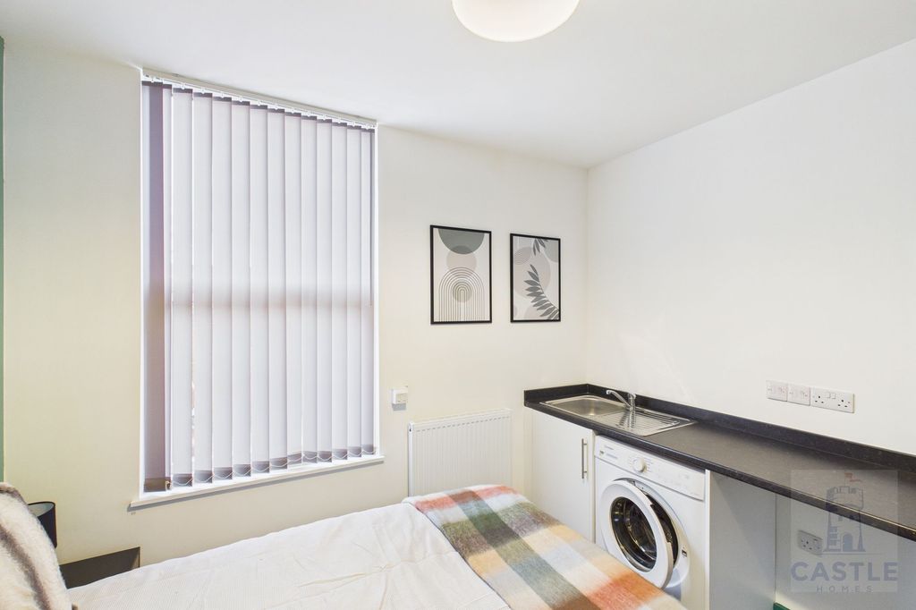 Property photo 2 of 20 Room 2