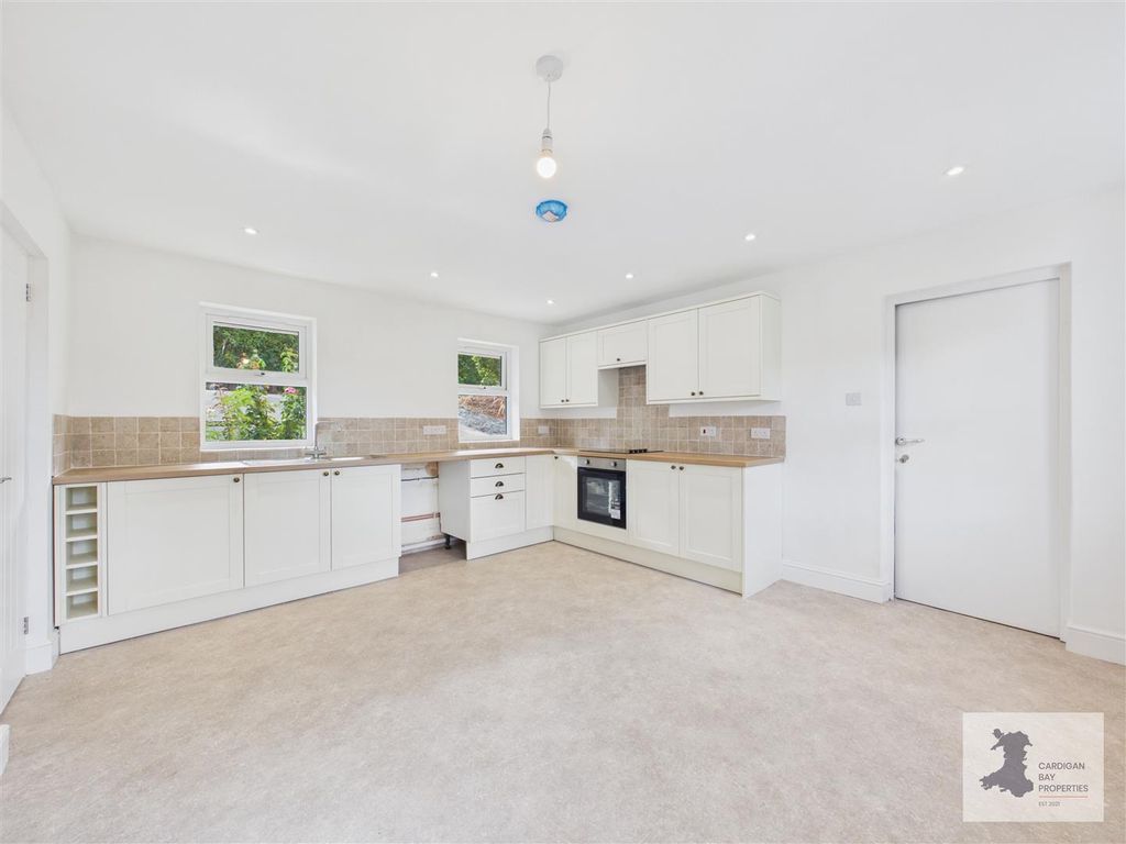 Property photo 2 of 40 Kitchen/Diner
