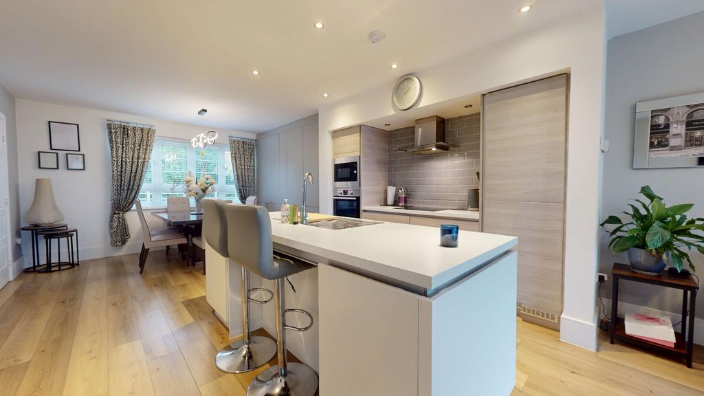 Property photo 3 of 35 4119556