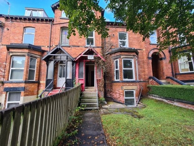 Property photo 1 of 15 Attractive Red-Brick Terraced House With A Small l...