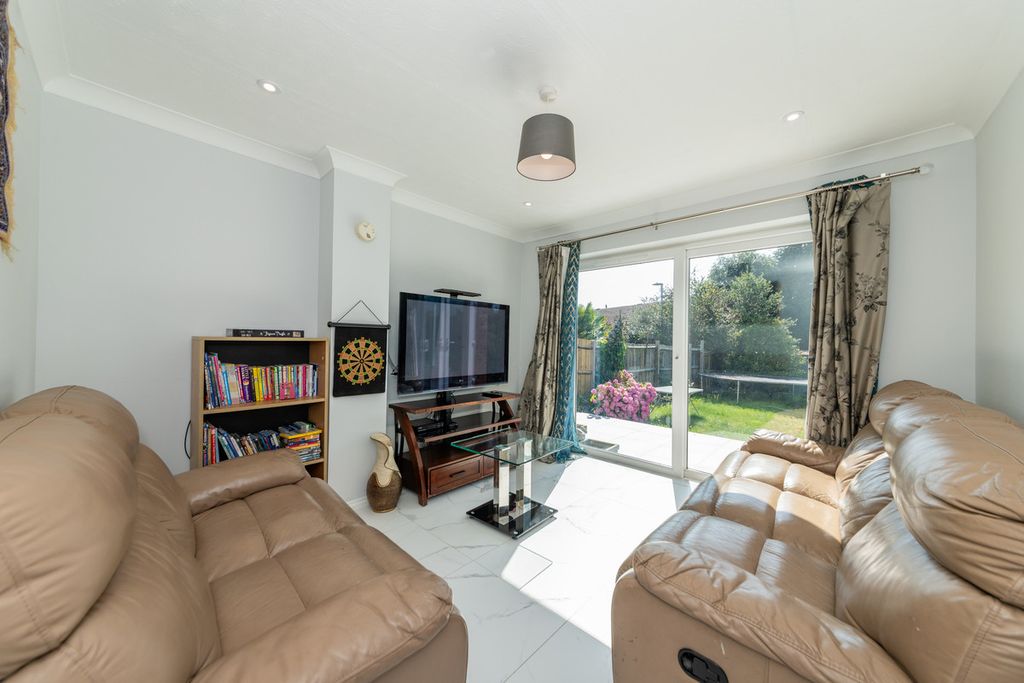 Property photo 3 of 33