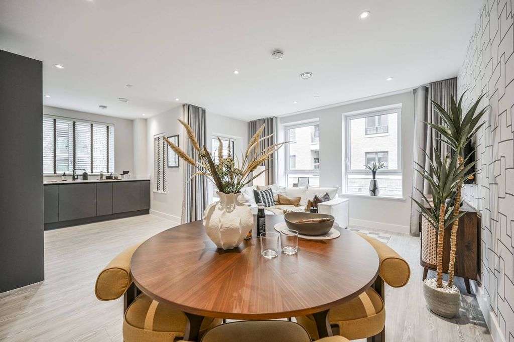 Property photo 2 of 23