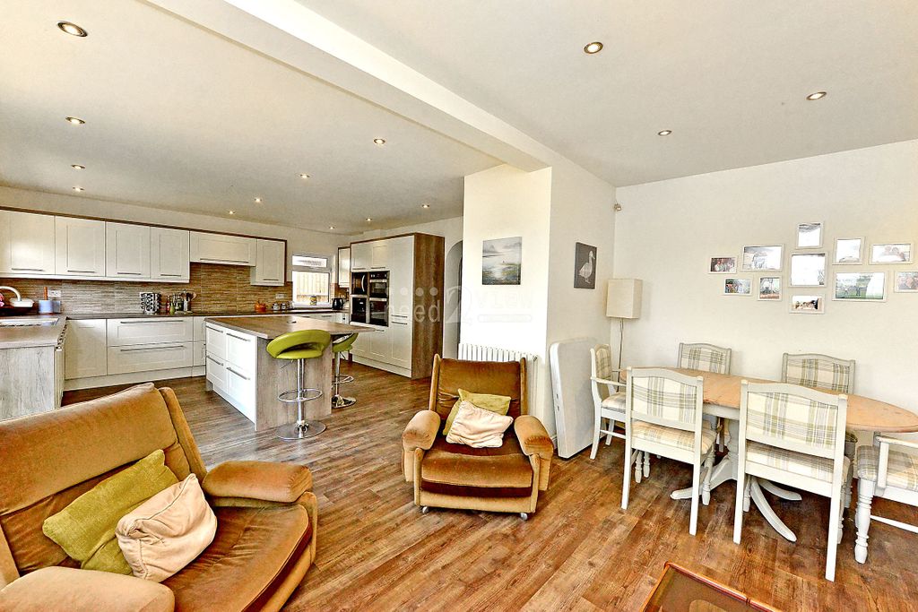 Property photo 2 of 32