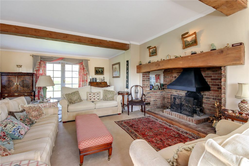 Property photo 3 of 13 Sitting Room