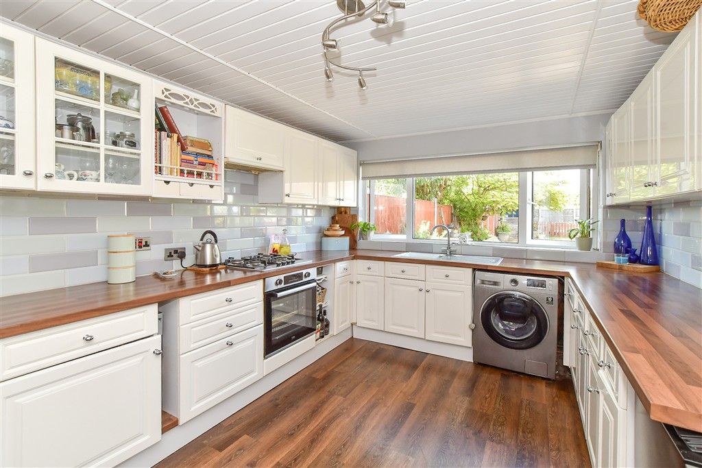 Property photo 3 of 14 Kitchen