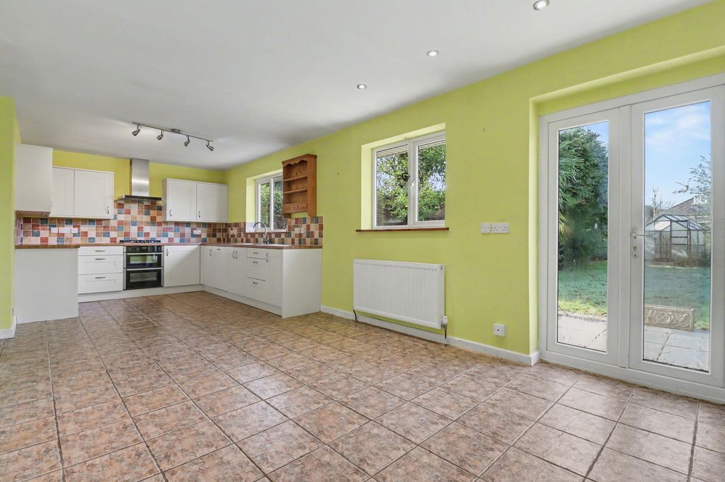 Property photo 2 of 20