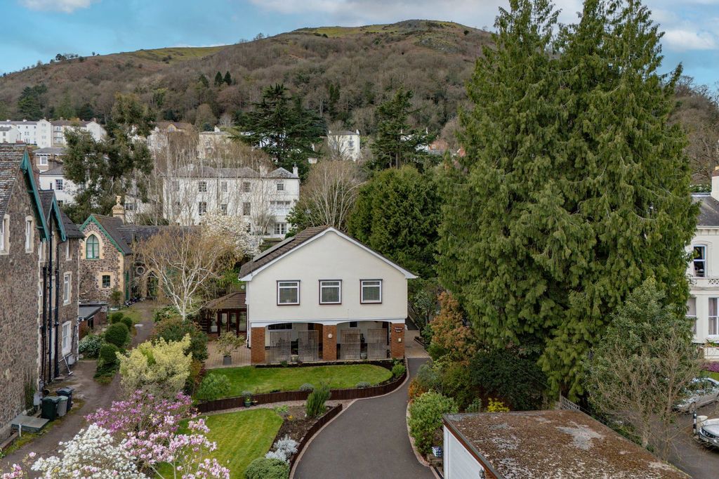 Property photo 1 of 42