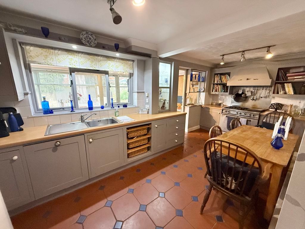 Property photo 2 of 17 Kitchen Diner