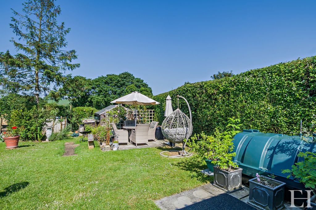 Property photo 2 of 21 8652526-Exteriorwm02-800