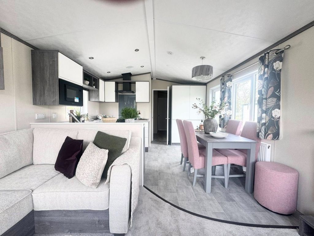 Property photo 3 of 17 Pemberton Avon 2022 Pl192708 105526310.Jpeg