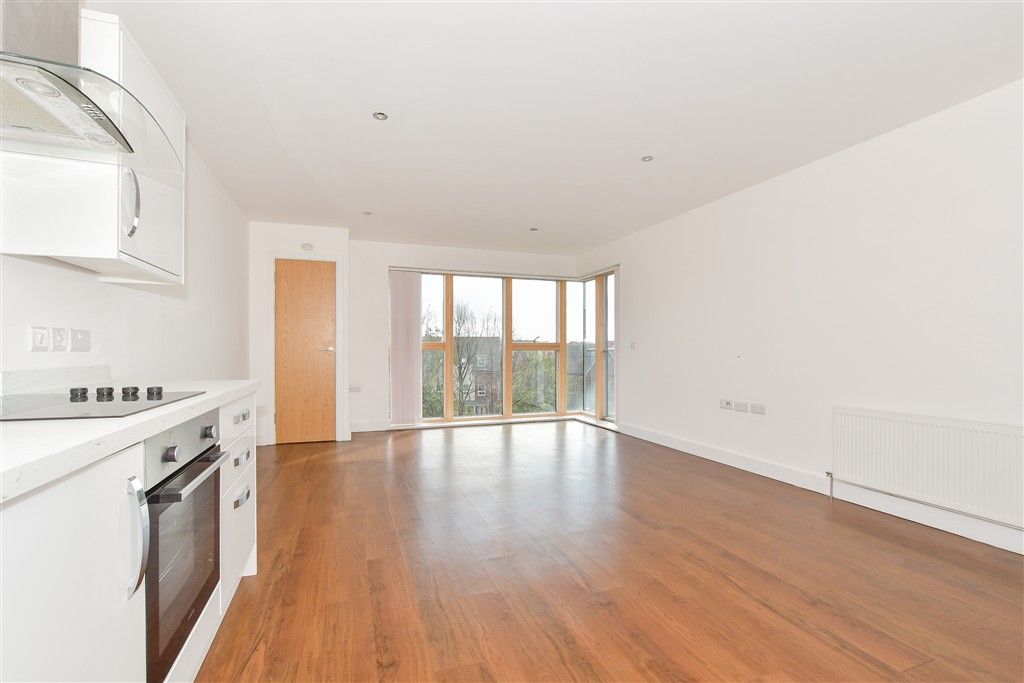 Property photo 3 of 7 Lounge/Kitchen